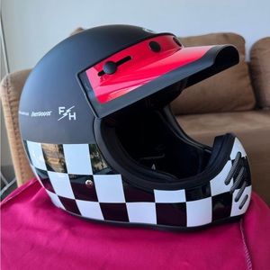 Bell 3 Moto Fasthouse checkers helmet